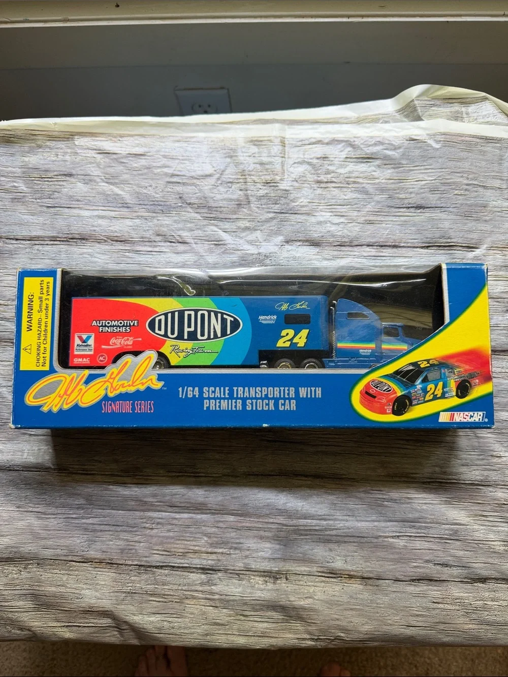 Jeff Gordon Stock Car Dupont #24 Transporter 1995 1:64 Racing Champions Nascar